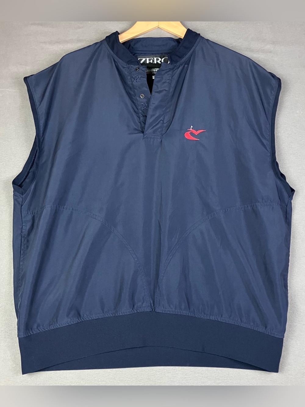 Zero Restriction Men’s Size M Caves Valley Golf Club Vest 1/4 Snap Navy Blue. In